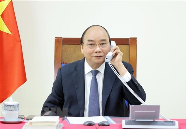 Vietnamese, Singaporean PMs hold phone talks on bilateral cooperation